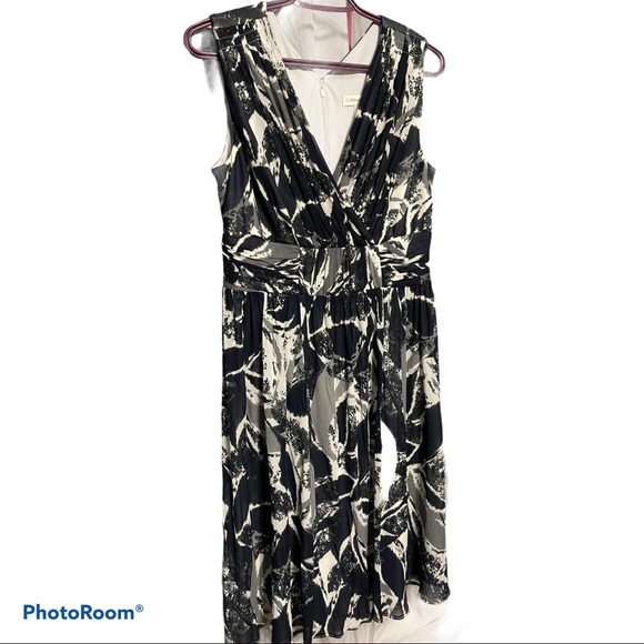 🛑Abstract cinched waist dress🛑 - Picture 1 of 5